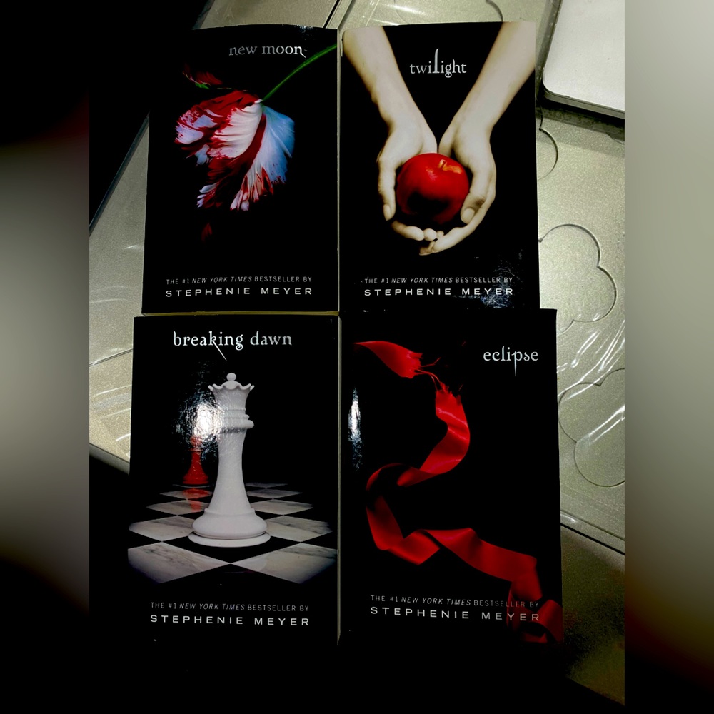Twilight series books - Picture 1 of 2